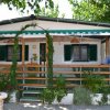 Casa mobile con veranda in legno.